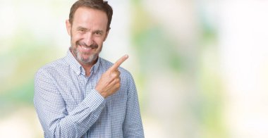 Yakışıklı orta yaş zarif komuta sizde izole arka neşeli bir gülümseme ile el ve parmak kadar yan yüzünde mutlu ve doğal ifade ile işaret yüz üzerinden