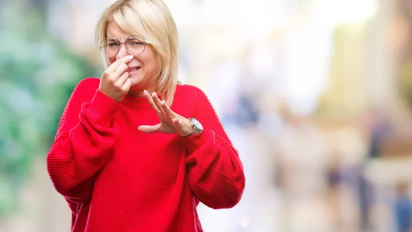 Mladá Krásná Blondýna Žena Nosí Svetr Brýle Nad Izolované Pozadí — Stock fotografie