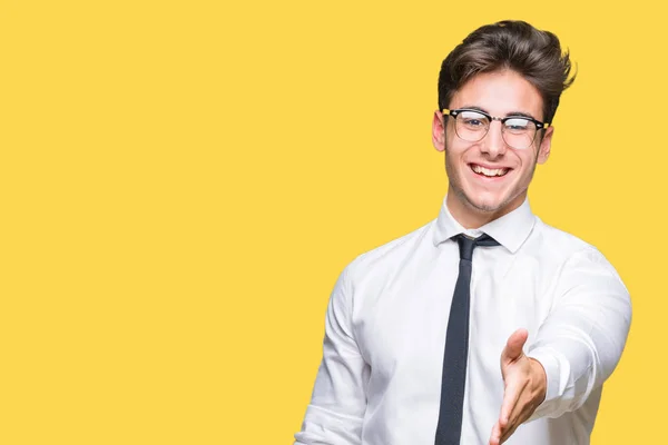 Jovem Homem Negócios Vestindo Óculos Sobre Fundo Isolado Sorrindo Amigável — Fotografia de Stock