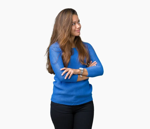 Joven Hermosa Morena Vistiendo Suéter Azul Sobre Fondo Aislado Sonriendo — Foto de Stock