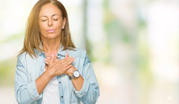 Medelåldern Vuxen Kvinna Bär Casual Denim Skjorta Över Isolerade Bakgrund — Stockfoto