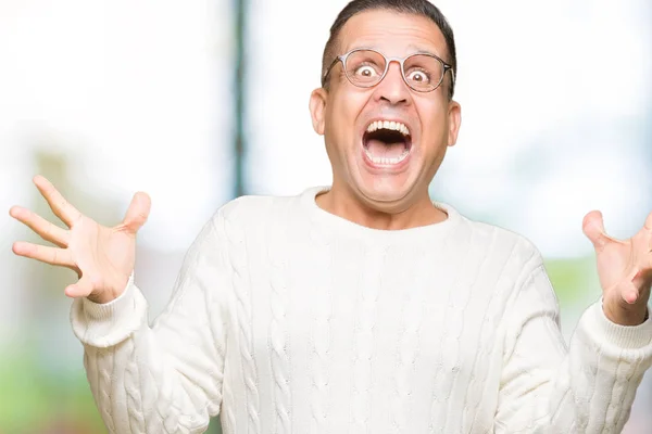 Arabischer Mann Mittleren Alters Mit Brille Vor Isoliertem Hintergrund Feiert — Stockfoto