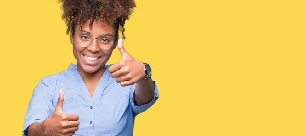 Linda Jovem Mulher Negócios Afro Americana Sobre Fundo Isolado Aprovando — Fotografia de Stock