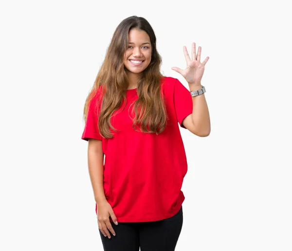 Mladá Krásná Bruneta Žena Nosí Červené Tričko Izolované Pozadí Zobrazení — Stock fotografie