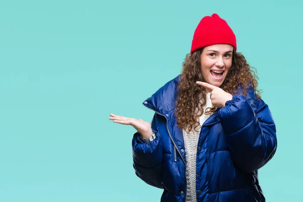 Hermosa Joven Morena Pelo Rizado Chica Con Abrigo Invierno Gorra —  Fotos de Stock