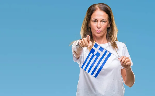 Středního Věku Žena Hispánský Hospodářství Řecká Vlajka Izolované Pozadí Ukazuje — Stock fotografie