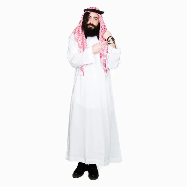 Hosszú Hajat Visel Hagyományos Keffiyeh Arab Üzletember Sál Siet Rámutatva — Stock Fotó