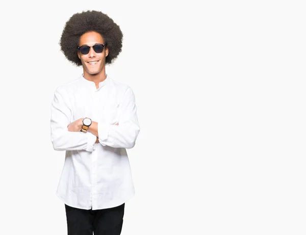 Joven Hombre Afroamericano Con Pelo Afro Usando Gafas Sol Cara — Foto de Stock