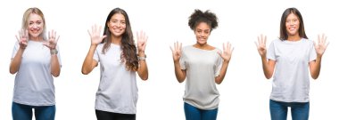 Kolaj Çince, Arap, Afrikalı-Amerikalı kadın gösterilen ve parmakları ile işaret izole arka plan yüzünden Grubu'nun numara 9 kendinden emin ve mutlu gülümseyerek süre.