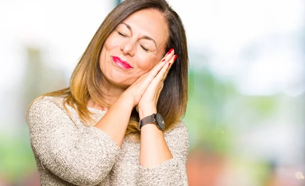 Hermosa Mujer Mediana Edad Con Suéter Moda Durmiendo Cansado Soñando —  Fotos de Stock