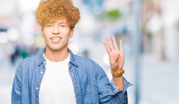 Jonge Knappe Man Met Afro Haar Dragen Van Denim Jasje — Stockfoto