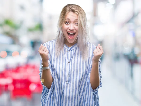 Giovane Donna Bionda Sfondo Isolato Che Celebra Sorpreso Stupito Successo — Foto Stock