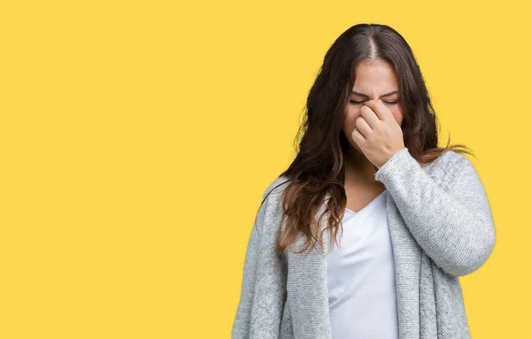 Schöne Size Junge Frau Winterjacke Über Isoliertem Hintergrund Müde Reiben — Stockfoto