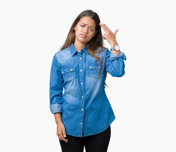 Młoda Piękna Brunetka Kobieta Noszenia Niebieski Denim Koszula Białym Tle — Zdjęcie stockowe