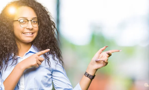 Young Beautiful Business Girl Curly Hair Wearing Glasses Smiling Looking — Stock Photo, Image