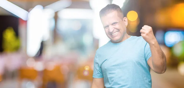 Hombre Árabe Mediana Edad Vistiendo Camiseta Azul Sobre Fondo Aislado — Foto de Stock