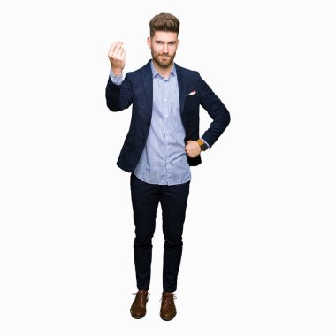 El ve parmak ile İtalyan jest emin ifade yapan genç yakışıklı bussines erkek