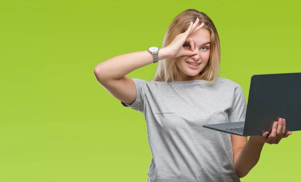 Young Caucasian Woman Using Computer Laptop Isolated Background Happy Face — Stock Photo, Image