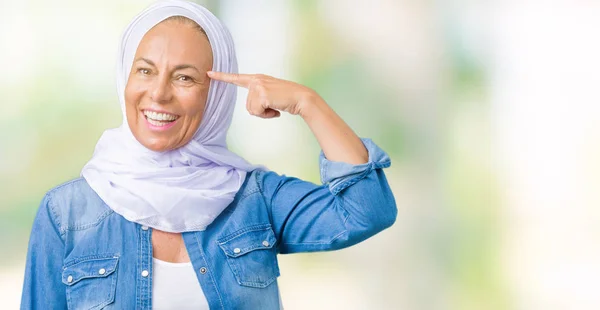 Μέση Ηλικία Ανατολική Αραβικά Γυναίκα Φοράει Αραβική Μαντίλα Πάνω Από — Φωτογραφία Αρχείου