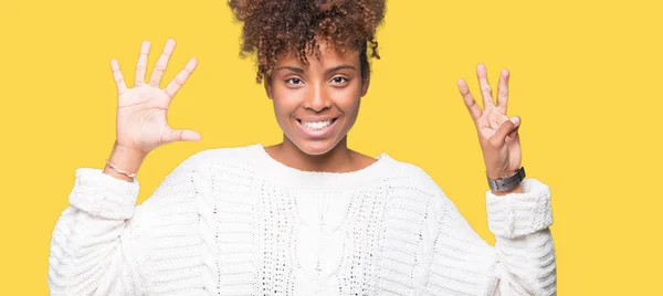 Linda Jovem Afro Americana Vestindo Camisola Inverno Sobre Fundo Isolado — Fotografia de Stock