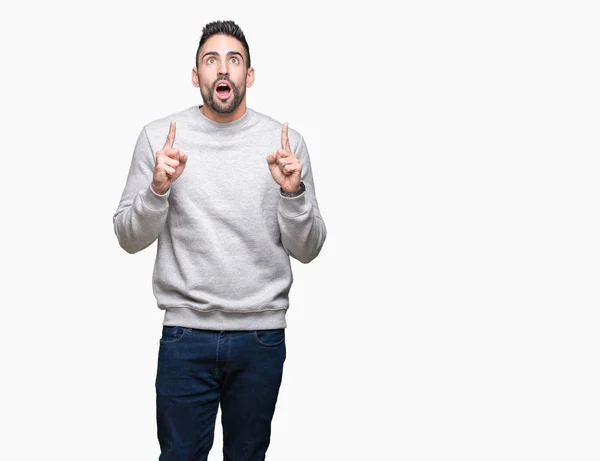 Joven Hombre Guapo Con Sudadera Sobre Fondo Aislado Sorprendido Sorprendido — Foto de Stock