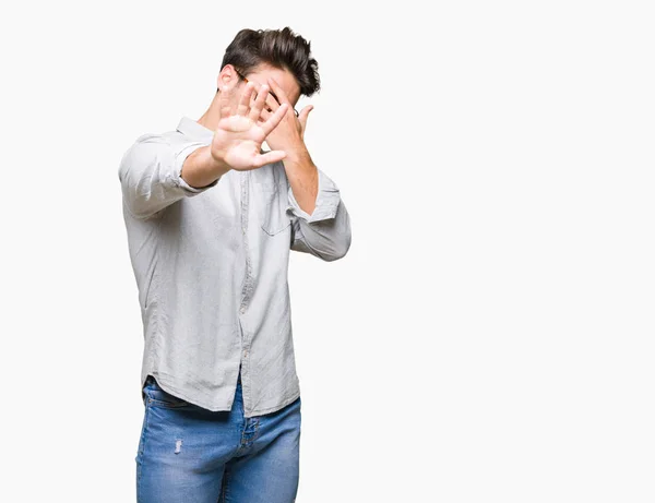 Joven Hombre Guapo Con Gafas Sobre Fondo Aislado Cubriendo Los —  Fotos de Stock