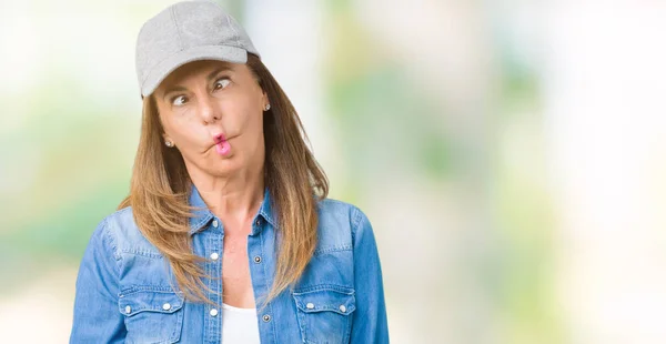 Hermosa Mujer Mediana Edad Que Usa Gorra Deportiva Sobre Fondo —  Fotos de Stock