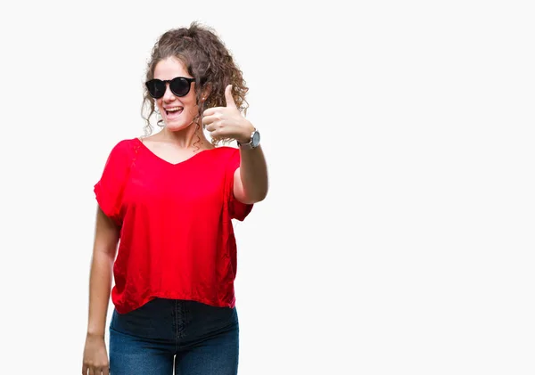 Hermosa Morena Pelo Rizado Chica Joven Con Gafas Sol Sobre —  Fotos de Stock