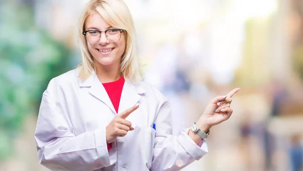 Jonge Mooie Blonde Professionele Vrouw Die Het Dragen Van Witte — Stockfoto