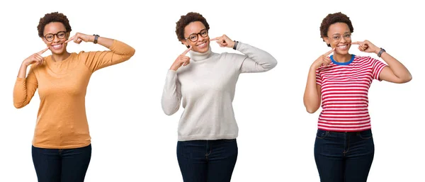 非洲裔美国妇女与非洲头发戴眼镜微笑自信显示和指向用手指牙齿和嘴 健康理念 — 图库照片
