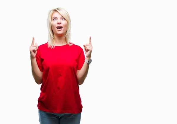 Joven Hermosa Mujer Rubia Vistiendo Camiseta Roja Sobre Fondo Aislado — Foto de Stock