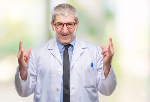 Bonito Médico Sênior Cientista Homem Profissional Vestindo Casaco Branco Sobre — Fotografia de Stock