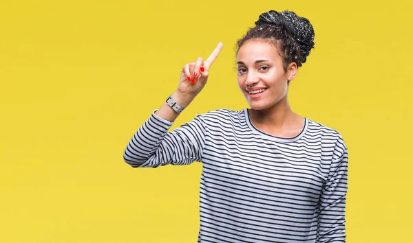 Joven Trenzado Pelo Afroamericano Chica Usando Suéter Sobre Fondo Aislado —  Fotos de Stock