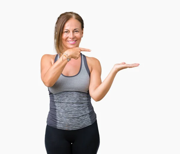 Beautiful Middle Age Woman Wearing Sport Clothes Isolated Background Amazed — Stock Photo, Image