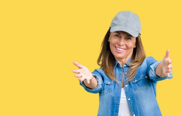 Beautiful Middle Age Woman Wearing Sport Cap Isolated Background Looking — Stock Photo, Image