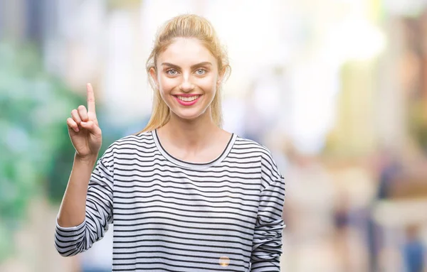 Joven Hermosa Mujer Rubia Con Rayas Suéter Sobre Fondo Aislado — Foto de Stock