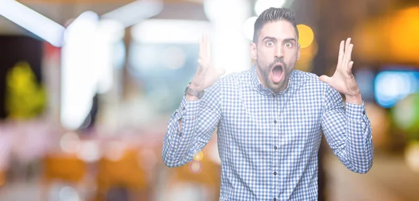 Joven Hombre Guapo Sobre Fondo Aislado Celebrando Loco Sorprendido Por — Foto de Stock