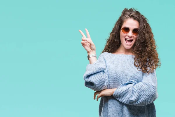 Schöne Brünette Lockige Haare Junge Mädchen Mit Sonnenbrille Über Isoliertem — Stockfoto