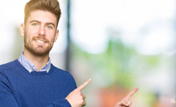 Joven Hombre Guapo Bussines Sonriendo Mirando Cámara Apuntando Con Dos — Foto de Stock