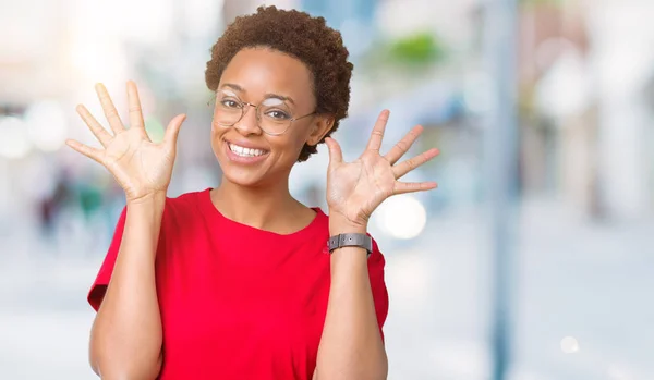 Linda Jovem Afro Americana Vestindo Óculos Sobre Fundo Isolado Mostrando — Fotografia de Stock