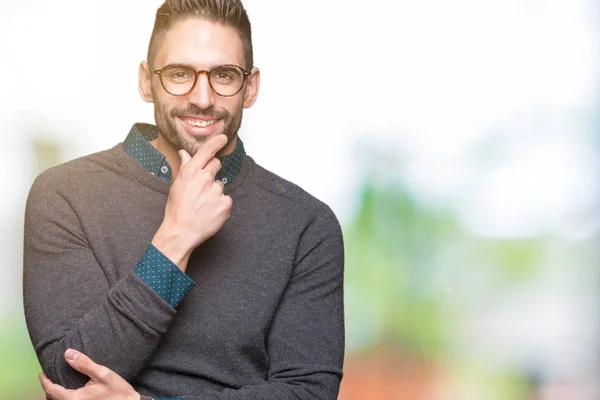 Joven Hombre Guapo Con Gafas Sobre Fondo Aislado Mirando Con —  Fotos de Stock