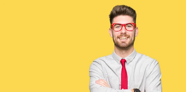 Joven Hombre Negocios Guapo Con Gafas Cara Feliz Sonriendo Con —  Fotos de Stock