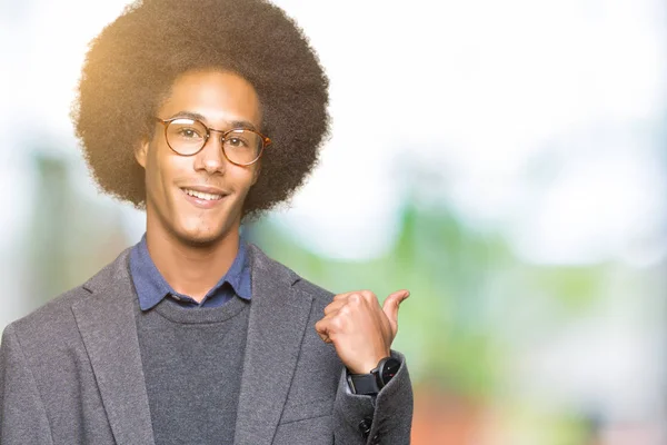 Giovane Uomo Affari Afro Americano Con Capelli Afro Indossando Occhiali — Foto Stock