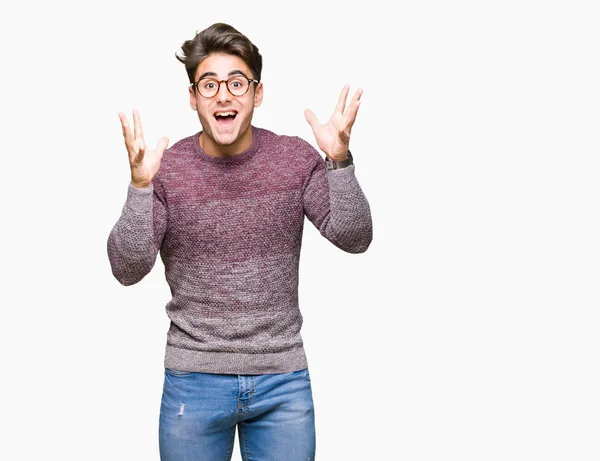 Üzerinde Gözlük Takan Genç Yakışıklı Adam Deli Kutluyor Arka Plan — Stok fotoğraf