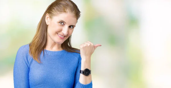 Mulher Madura Meia Idade Bonita Vestindo Camisola Inverno Sobre Fundo — Fotografia de Stock