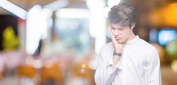 Joven Hombre Negocios Guapo Sobre Fondo Aislado Pensando Que Cansado —  Fotos de Stock