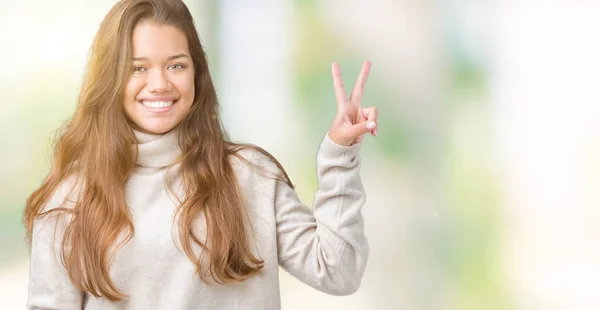 Genç Güzel Esmer Kadın Zafer Işareti Yapıyor Kamera Mutlu Yüz — Stok fotoğraf