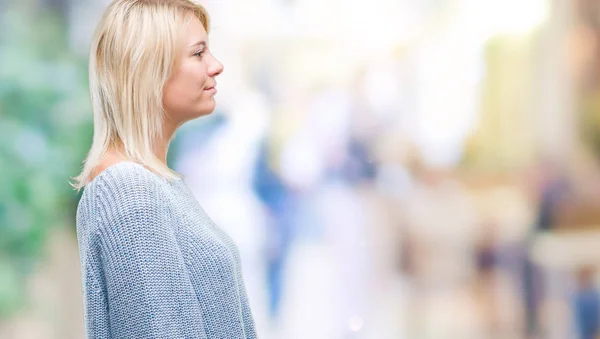 Junge Schöne Blonde Frau Trägt Winterpullover Über Isoliertem Hintergrund Blick — Stockfoto
