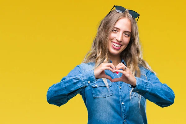 Bella Giovane Donna Bionda Che Indossa Occhiali Sole Sfondo Isolato — Foto Stock