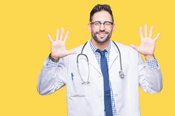 Schöner Junger Arzt Mit Isoliertem Hintergrund Der Mit Finger Nummer — Stockfoto